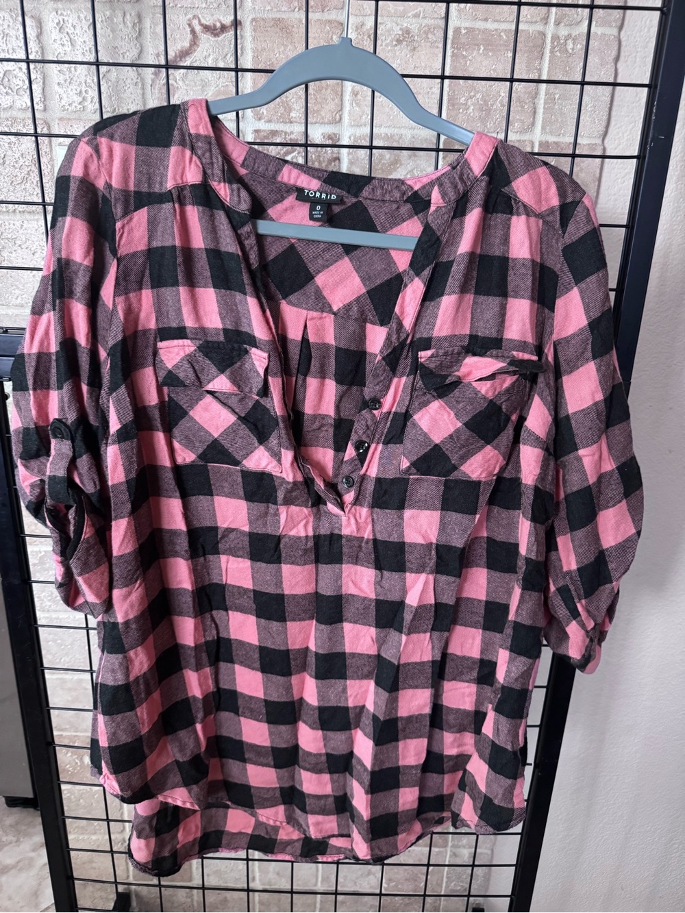 Torrid Women Harper Pink Plaid Top 3/4 Sleeve Rolled Cuff V Neck Size 0